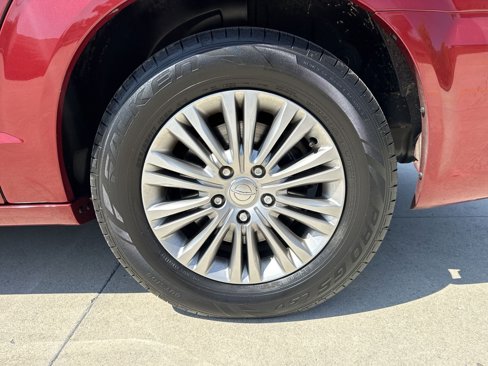 Used 2016 Chrysler Town & Country Touring-L image 34