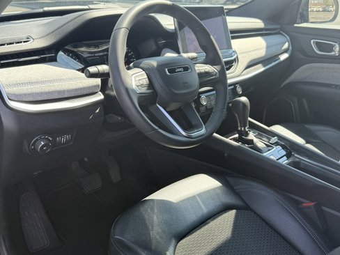 Used 2024 Jeep Compass Latitude image 10