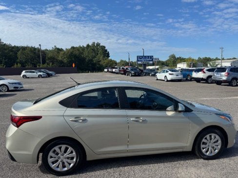 Used 2020 Hyundai Accent SE image 7