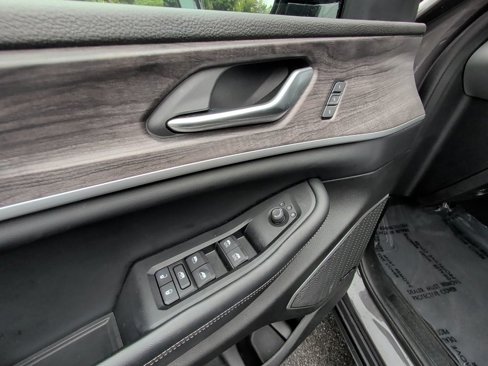 Used 2022 Jeep Grand Cherokee Limited 4xe image 12