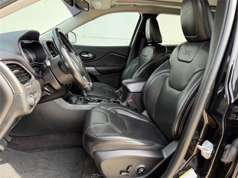 Used 2019 Jeep Cherokee Limited image 4