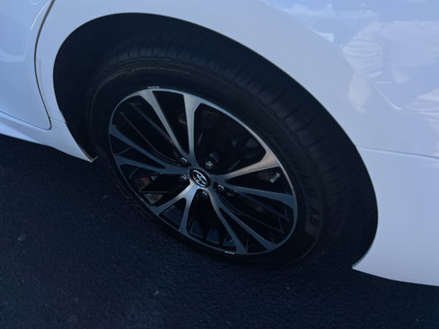 Used 2018 Toyota Camry SE image 7
