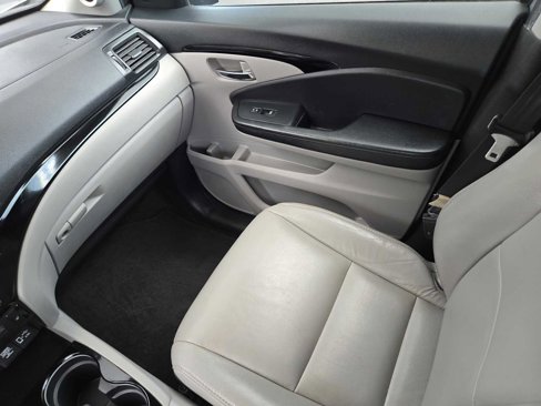 Used 2020 Honda Pilot Touring image 16