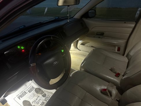 Used 2011 Ford Crown Victoria LX w/ Comfort Appearance Pkg image 9