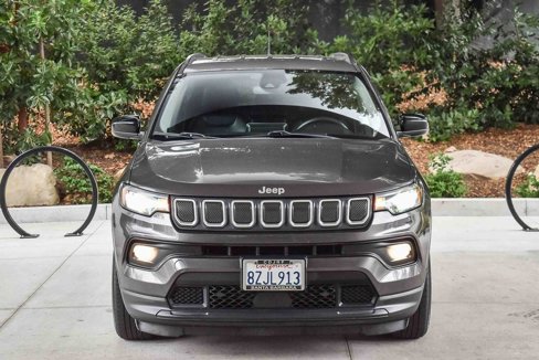 Used 2022 Jeep Compass Latitude image 2