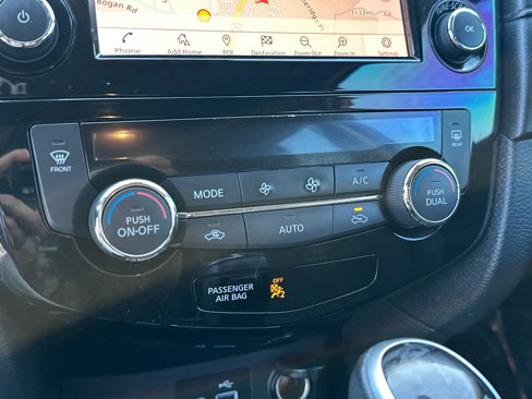 Used 2020 Nissan Rogue SV w/ Premium Package image 32