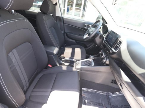 Used 2024 Hyundai Venue SEL image 12
