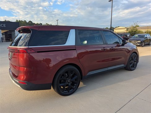 Used 2022 Kia Carnival LX image 3