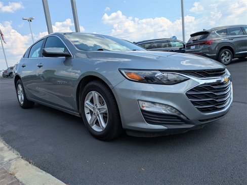Used 2023 Chevrolet Malibu LT image 2