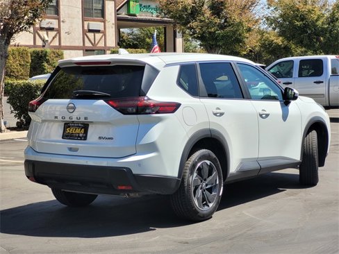 Used 2024 Nissan Rogue SV image 5