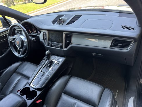 Used 2017 Porsche Macan Turbo image 35