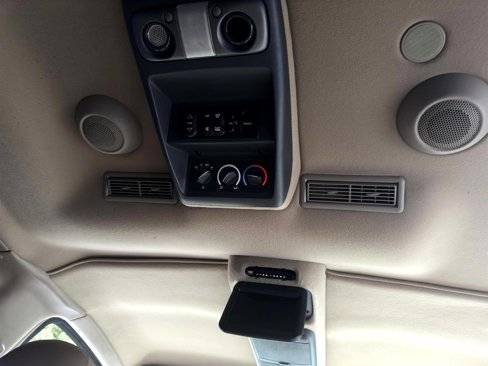 Used 2002 Chevrolet Express 1500 LT image 25