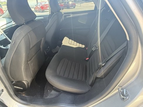 Used 2019 Ford Fusion SE image 12