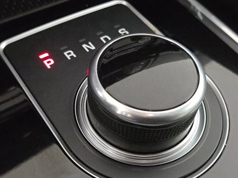 Used 2018 Jaguar F-PACE Premium image 27