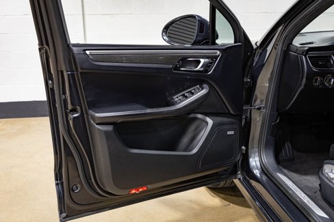 Used 2017 Porsche Macan Turbo image 18