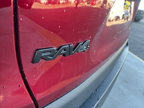 Used 2021 Toyota RAV4 XLE image 24