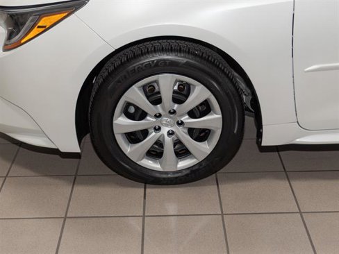 Used 2022 Toyota Corolla LE image 5