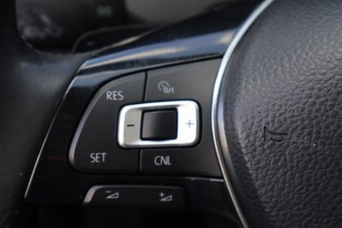 Used 2018 Volkswagen Golf SE image 17