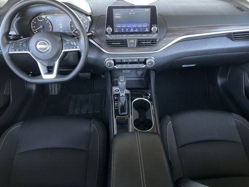 Used 2024 Nissan Altima 2.5 SV image 19