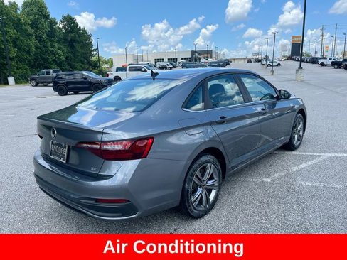 Used 2022 Volkswagen Jetta SE image 11