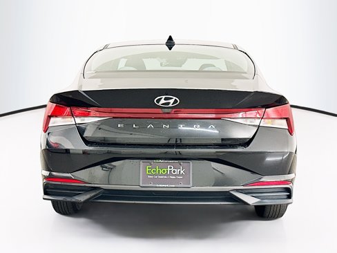 Used 2021 Hyundai Elantra SE image 7