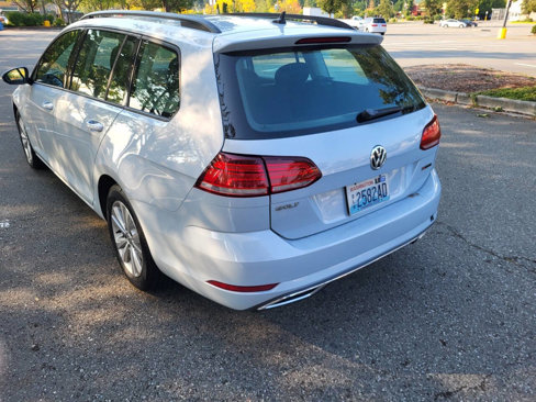 Used 2019 Volkswagen Golf S image 3