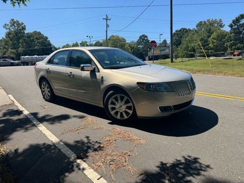 Used 2010 Lincoln MKZ image 2