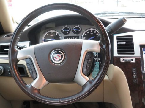 Used 2011 Cadillac Escalade ESV Premium image 24