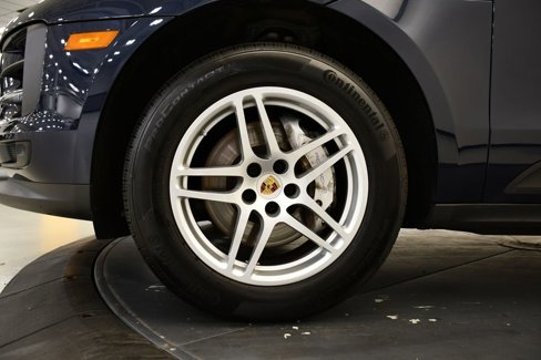 Certified 2021 Porsche Macan image 16