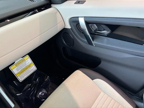 New 2025 Land Rover Discovery Sport S image 15