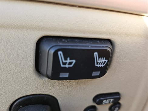 Used 2008 Lincoln Town Car Signature Limited image 26