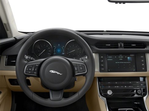 Used 2018 Jaguar XF Portfolio image 8