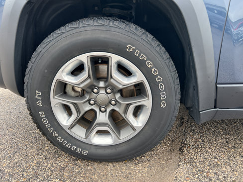 Used 2019 Jeep Cherokee Trailhawk w/ Cold Weather Group image 11