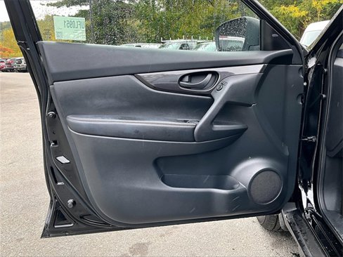 Used 2019 Nissan Rogue S image 18