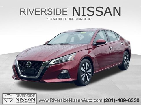 Certified 2021 Nissan Altima 2.5 SV w/ SV Premium Package image 1