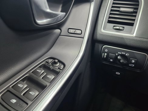 Used 2015 Volvo XC60 T6 Premier Plus image 29
