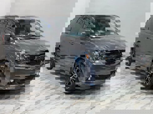 Used 2016 Dodge Grand Caravan SXT image 4