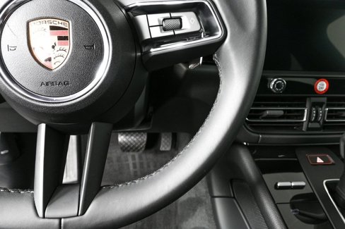 Certified 2025 Porsche Macan image 11
