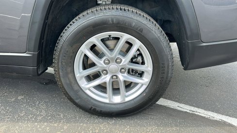 Used 2023 Jeep Grand Cherokee L Laredo image 23