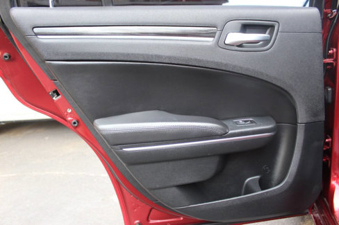 Used 2016 Chrysler 300 Limited image 16