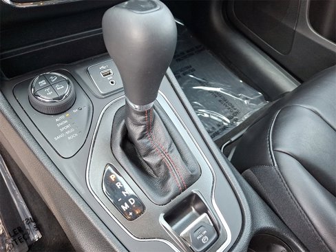 Used 2021 Jeep Cherokee Trailhawk image 14