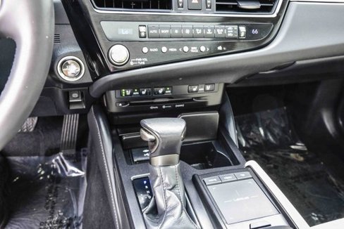 Certified 2022 Lexus ES 350 w/ Premium Package image 27