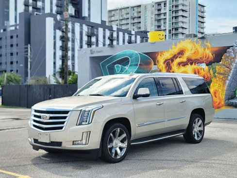 Used 2016 Cadillac Escalade ESV Luxury image 1