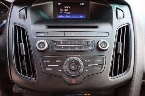 Used 2016 Ford Focus SE w/ SE Sport Package image 19