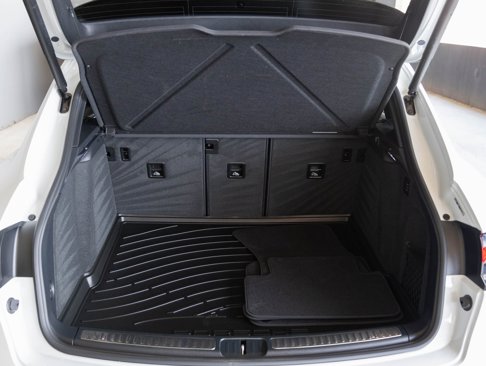 Used 2024 Porsche Macan image 30