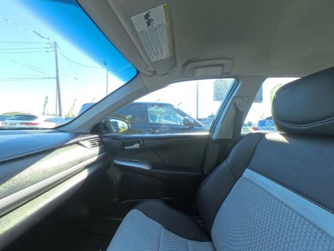 Used 2014 Toyota Camry L image 25