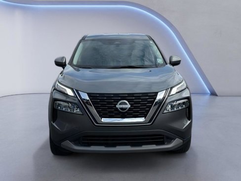 Used 2023 Nissan Rogue SV image 2