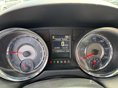 Used 2016 Chrysler Town & Country Touring image 32