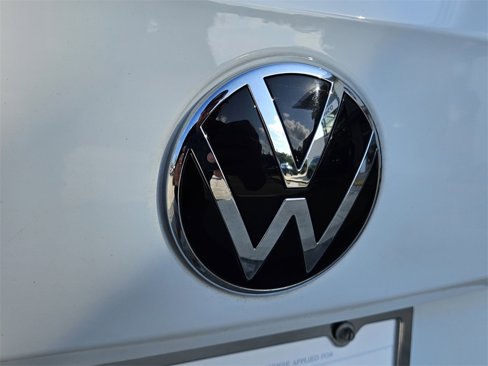 Certified 2024 Volkswagen Taos SE image 12