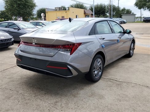 New 2025 Hyundai Elantra Blue image 3